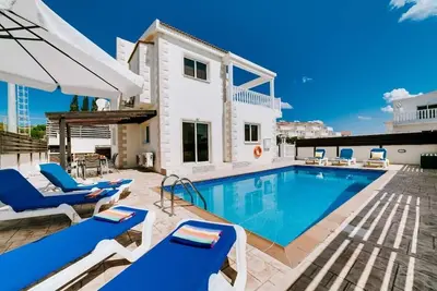Image de Villa Tia - Villa de 3 chambres avec piscine privée - 300 mètres de la plage de Nissi