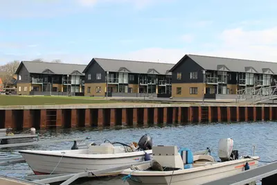 Image de Bien appartement avec vue sur la baie du port, la ville et le pont Sallingsund.