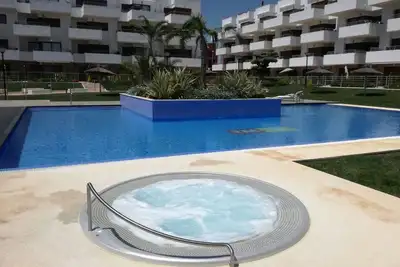 Image de Appartement de luxe près de la plage, des terrains de golf et des magasins. Wi-fi gratuit