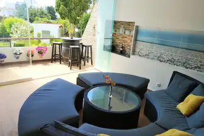 Image de Grand appartement près de Puerto Marina, piscine et court de tennis
