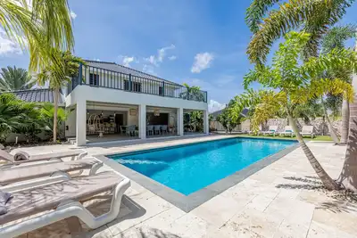 Image de * Nouveau * Luxe villa de 10 personnes 'Laman' à distance de marche de la plage de Jan Thiel. Voir 🎥
