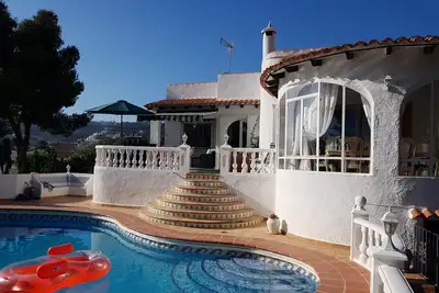 Image de Spacieuse villa avec grande piscine à proximité du terrain de golf et de nombreux aménagements locaux