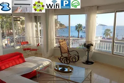 Image de Location maison à 20 mètres de la plage avec climatisation, piscine et parking