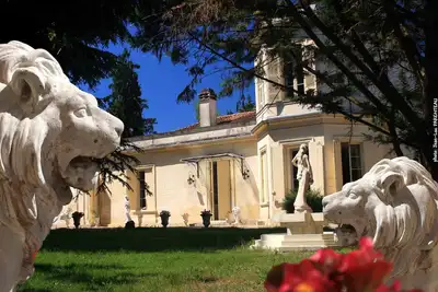 Image de Chateau 13e siecle à 5' de Bordeaux 15' St Emilion\nLocation Logement en entier