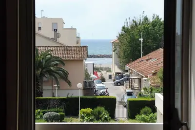 Appartement climatisé, garage, grande terrasse vue mer\/jardin, plage à 50m