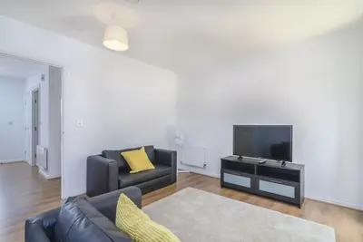 Image de Maison confortable de 2 chambres dans un quartier résidentiel calme