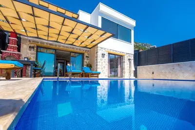 Image de Brand New Luxury 2 Bedroom Villa avec piscine à débordement isolée et vue sur la mer Superbe