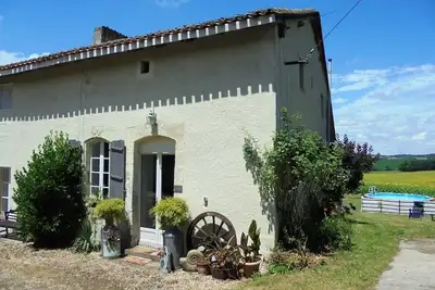 Gîte de 2 chambres de caractère et spacieux, pour 4 personnes avec piscine dédiée