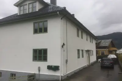 Image de Appartement spacieux dans le centre de Sogndal. Court chemin vers la montagne et le fjord.