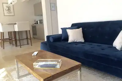 Image de Air-conditioned apartment with large terrace on property with swimming pool