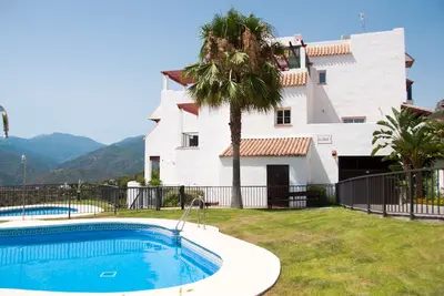 Image de Bel appartement duplex de 3 chambres - bain à remous - 6 minutes Banus - Golden Mile