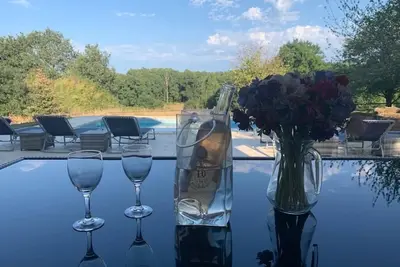 Image de Ferme avec piscine privée et jardin