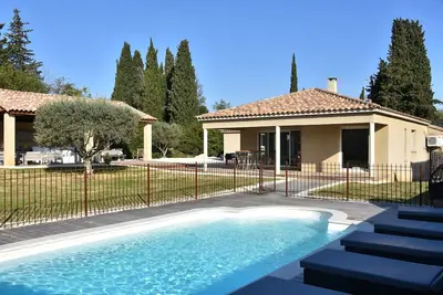 Image de Villa de prestige contemporaine de 10 personnes climatisée et  piscine chauffée
