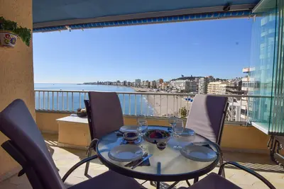 Image de Ref: 270 - Grand appartement avec 2 chambres et 2 salles de bain avec grande terrasse et A \/ C