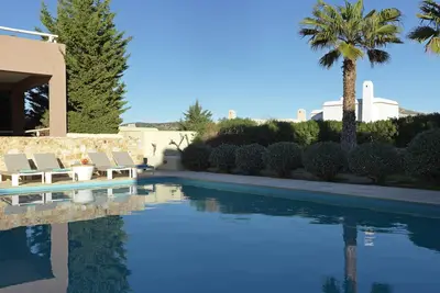 Image de Villa de 4 chambres avec vue sur la mer Accès au bain à remous privé et à la piscine