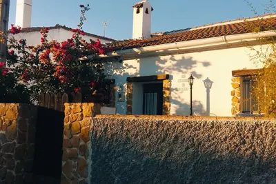 Maison calme et confortable dans un champ de village