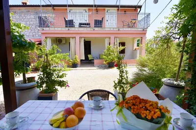 Image de Hébergement mignon à Đuba-Umag, près de la mer, quartier calme, climatisé, WiFi