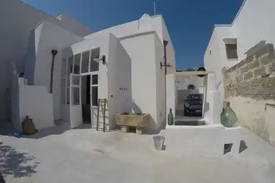 Image de Villa avec jacuzzi de jardin près de Gallipoli