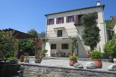 Image de Villa privée traditionnelle, superbe vue sur la montagne et la mer.