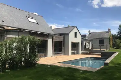 Image de Grande maison avec piscine chauffée et grandes terrasses. Belles plages à pied!