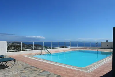 Image de maison avec piscine avec 3 appartements