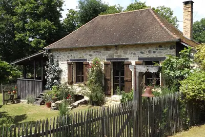Image de Gîte Dordogne \/ Limousin. Peut accueillir jusqu'à 4 personnes. Situé dans une belle campagne.