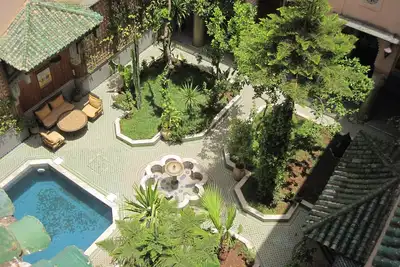 Image de Un vrai Riad avec un patio et un jardin.