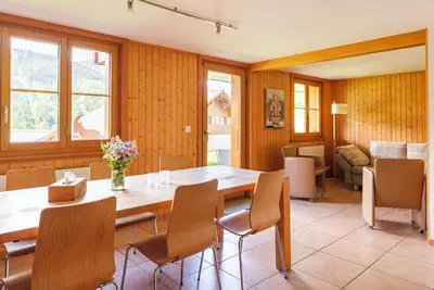 Image de Appartement lumineux avec belle vue sur les montagnes et le village