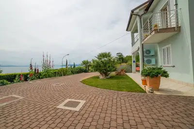 Appartement avec terrasse, vue mer et parking dans sa propre cour
