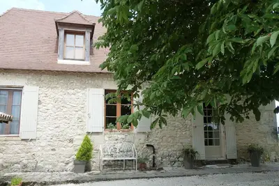 Image de Ferme en pierre rénovée dans un bel emplacement.