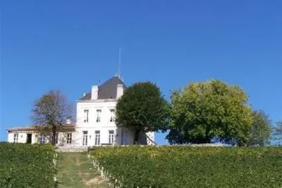 Image de Chambre rose aux 4 fenĂŞtres : calme, paisible, chic, vue incroyable, tout confor