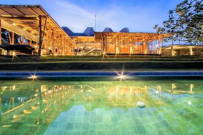 Image de Villa familiale de 5 chambres avec piscine, tennis et terrain de pétanque.