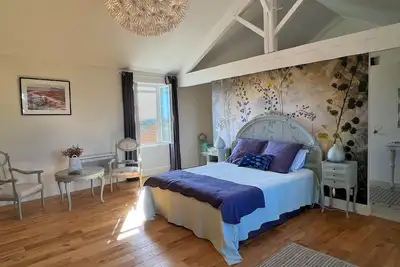 Image de Ir4, Appartement d'hôtes 4 personnes dans ancien moulin, piscine, proche Royan