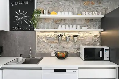 Image de Appartement moderne et élégant Kambelovac 1 pour jusqu'à 6 personnes, à 150m de la plage