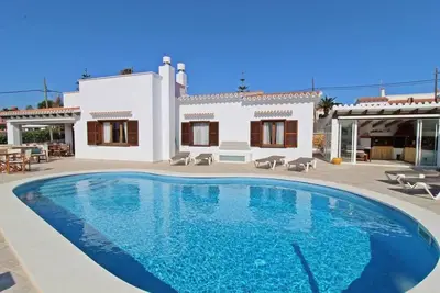 Image de Villa élégante et spacieuse proche de la mer pour 8 personnes