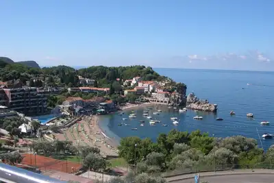 Image de Appartement spacieux avec vue sur la mer et la montagne
