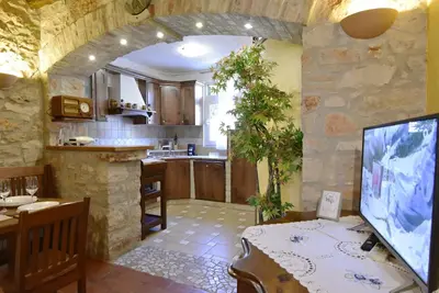 Image de Appartement rustique à Umag, WiFi, climatisé, jardin, parking, barbecue