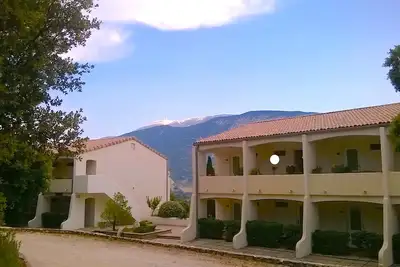 Image de Provence. Mont-Ventoux. Appartement panoramique avec piscine.