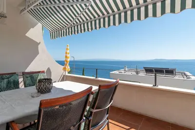 Image de Appartement Sablic 3 avec vue mer, à 30m d'une plage à Okrug Gornji