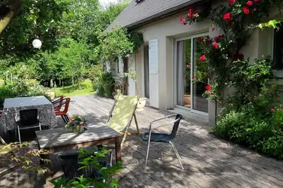 Image de Jolie maison dans un écrin de verdure.