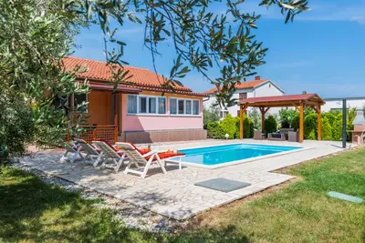 Image de Maison Ivona, belle maison avec piscine près de la ville de Pula, aeroport et