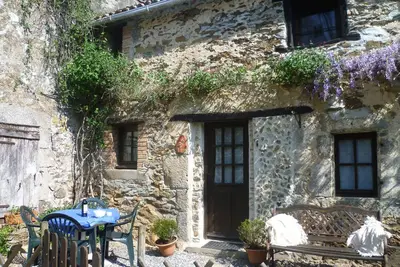 Image de 1 sur 3 gites situes dans 2 belle-piscine-jeux d'acres terrain -Wifi-lots pour voir \/ faire à proximité
