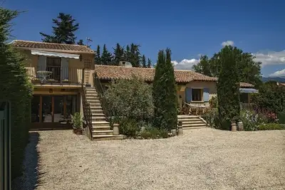 Image de Retraite provençale relaxante - randonnée, vélo ou simplement boire du vin au soleil