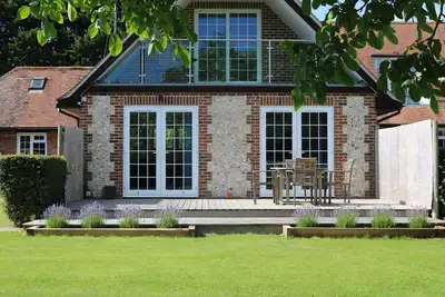 Image de La salle de jardin à Flintstone Cottages près de Chichester Goodwood pour 2/4 personnes