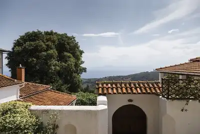 Image de Une belle villa de deux bâtiments avec une vue extraordinaire sur la mer!