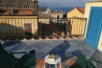 Image de appartement confortable avec grande terrasse panoramique dans le centre historique