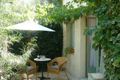 Image de charming renovated ancient forge\/barn