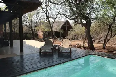 Image de Villa avec faune dans le jardin!