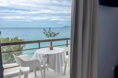 Image de Incroyable studio de vue sur la mer avec une vue imprenable sur Chania et les montons blancs de Crète