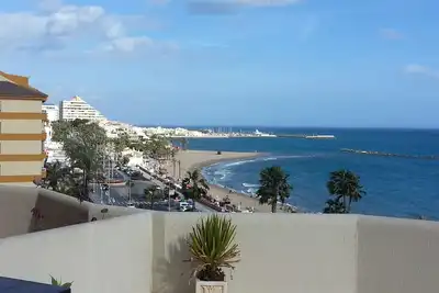 Image de Superbe appartement entièrement équipé au Benal Beach Complex avec vue sur la mer